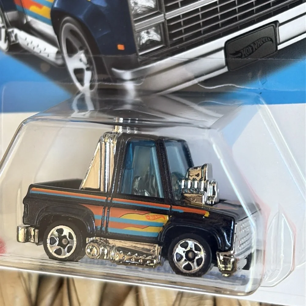 Hot Wheels Tooned '83 Chevy Silverado Chevrolet Truck HotWheels 🆕
